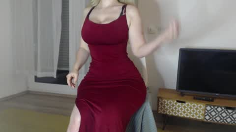 Snapshot of sweat_mia chatting on December 4, 5:11 pm sweat_mia online show from December 4, 5:11 pm