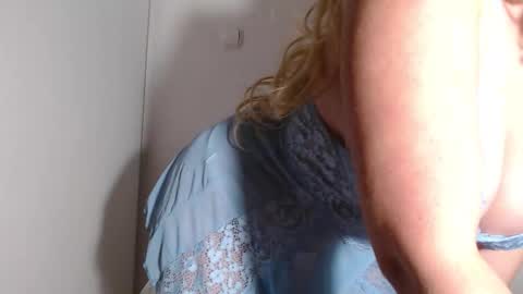 Snapshot of sweat_mia chatting on October 17, 11:13 am sweat_mia online show from October 17, 11:13 am