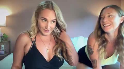 Snapshot of swedish_candii chatting on November 14, 9:24 pm Swedish Candii online show from November 14, 9:24 pm