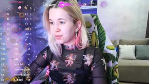 Snapshot of sweeet_bee chatting on December 8, 12:29 am Melisa online show from December 8, 12:29 am
