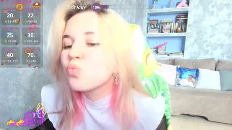 Snapshot of sweeet_bee chatting on February 25, 4:57 am Melisa online show from February 25, 4:57 am