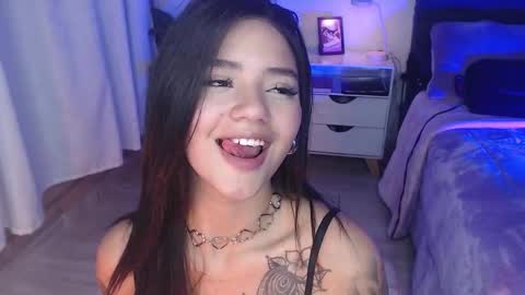 Snapshot of sweeetkittyy22 chatting on September 27, 5:01 am sweeetkittyy22 online show from September 27, 5:01 am