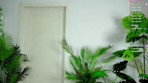 Snapshot of sweet__piece chatting on October 3, 3:31 pm Alice online show from October 3, 3:31 pm