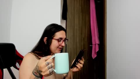 Snapshot of sweet__suck69bitch chatting on December 16, 5:06 am sweet__suck69bitch online show from December 16, 5:06 am