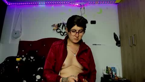 Snapshot of sweet__suck69bitch chatting on January 7, 2:42 am sweet__suck69bitch online show from January 7, 2:42 am