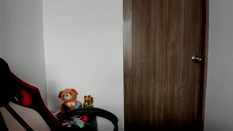 Snapshot of sweet__suck69bitch chatting on February 15, 10:31 pm sweet__suck69bitch online show from February 15, 10:31 pm