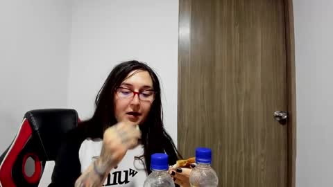 Snapshot of sweet__suck69bitch chatting on February 20, 2:51 am sweet__suck69bitch online show from February 20, 2:51 am