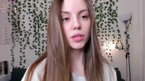 Snapshot of sweet_and_flirt chatting on November 12, 9:42 am Alice online show from November 12, 9:42 am