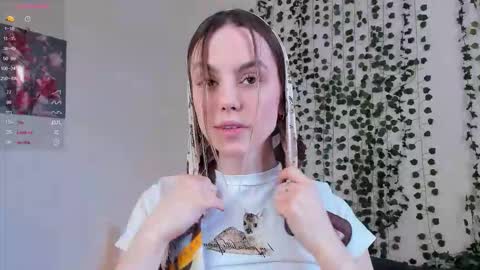 Snapshot of sweet_and_flirt chatting on November 19, 6:46 am Alice online show from November 19, 6:46 am