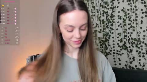 Snapshot of sweet_and_flirt chatting on November 21, 6:45 am Alice online show from November 21, 6:45 am