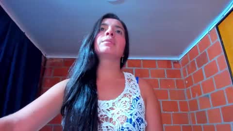 Snapshot of sweet_and_hot_alaia chatting on November 18, 12:27 am sweet and hot alaia online show from November 18, 12:27 am