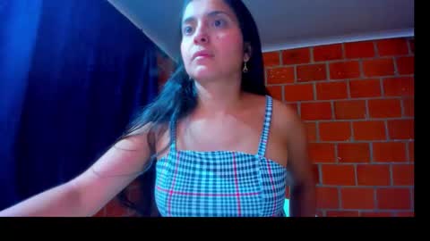 Snapshot of sweet_and_hot_alaia chatting on February 22, 7:19 am sweet and hot alaia online show from February 22, 7:19 am