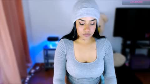 Stephanie online show from December 2, 5:02 am