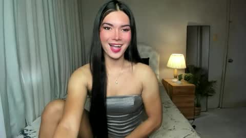 Snapshot of sweet_angel985251 chatting on May 18, 5:24 am SweetAangel online show from May 18, 5:24 am