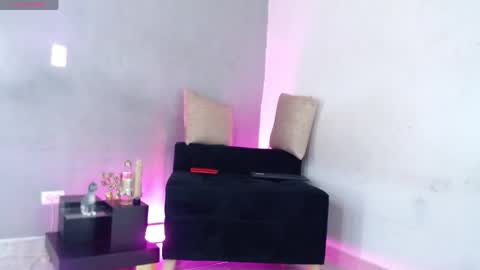 Snapshot of sweet_angel_med chatting on March 21, 4:50 am sweet angel online show from March 21, 4:50 am