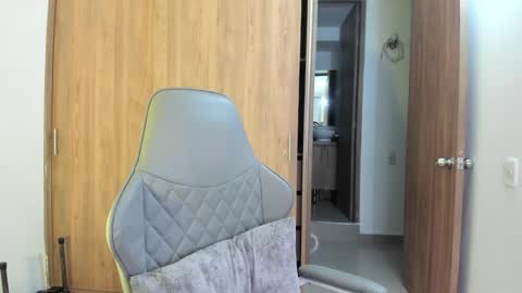 Asheley online show from March 18, 1:31 am