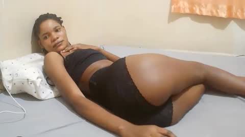 Snapshot of sweet_babe556 chatting on April 19, 6:10 pm sweet_babe556 online show from April 19, 6:10 pm
