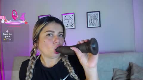 Bella Valery online show from December 2, 10:27 pm