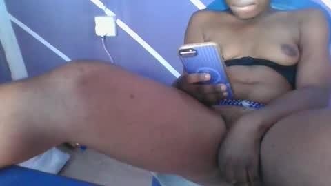 Snapshot of sweet_berry31 chatting on October 23, 2:11 am baby girl online show from October 23, 2:11 am