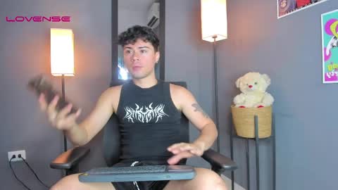 Snapshot of sweet_boysxss chatting on March 29, 8:20 pm Theo ithan leo online show from March 29, 8:20 pm