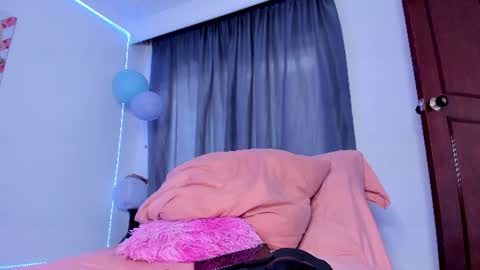 Snapshot of sweet_cinamon69 chatting on July 6, 3:25 pm Canela online show from July 6, 3:25 pm