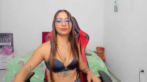 Snapshot of sweet_coral_ chatting on February 3, 4:32 am sweet_coral_ online show from February 3, 4:32 am