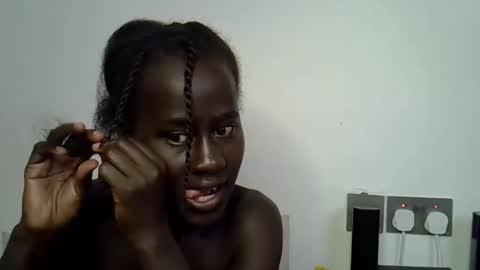 sweet_diva19 online show from October 6, 11:35 pm