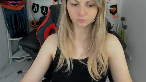 Snapshot of sweet_emily4u chatting on October 16, 6:47 am Emily online show from October 16, 6:47 am
