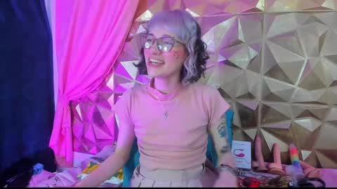  emmili  online show from December 28, 3:26 pm