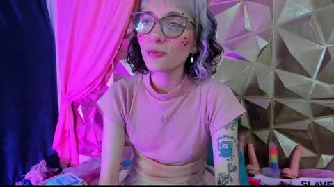  emmili  online show from January 9, 3:23 pm