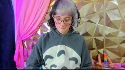  emmili  online show from January 20, 3:07 pm