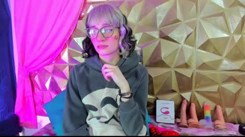  emmili  online show from January 27, 3:18 pm