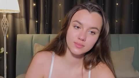 Snapshot of sweet_haeven chatting on April 19, 8:22 pm Im Mia.LOVELY PATTERNS 100 120 160 200 my toy buzzes from 2 tip online show from April 19, 8:22 pm