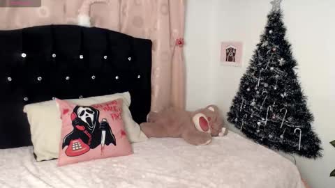 Snapshot of sweet_hannaah chatting on December 4, 9:07 am Hannah online show from December 4, 9:07 am