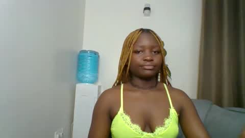 Snapshot of sweet_jenica chatting on April 27, 4:21 am ESTHER NEEMA online show from April 27, 4:21 am