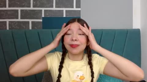 Snapshot of sweet_kitty_05 chatting on April 17, 12:35 am sweet_kitty_05 online show from April 17, 12:35 am