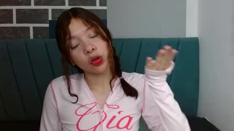 Snapshot of sweet_kitty_05 chatting on April 27, 11:36 pm sweet_kitty_05 online show from April 27, 11:36 pm