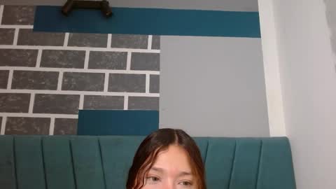 Snapshot of sweet_kitty_05 chatting on May 6, 12:19 am sweet_kitty_05 online show from May 6, 12:19 am