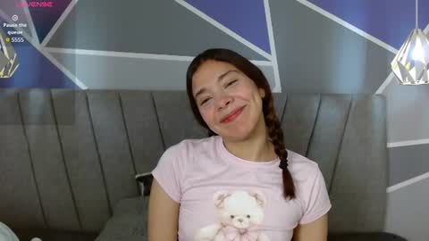 Snapshot of sweet_kitty_05 chatting on June 21, 11:51 pm sweet_kitty_05 online show from June 21, 11:51 pm
