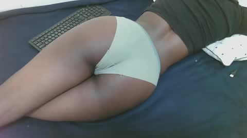 sweet_larra online show from November 4, 7:51 am