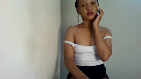 Snapshot of sweet_likey chatting on June 25, 5:17 pm sweet likey online show from June 25, 5:17 pm