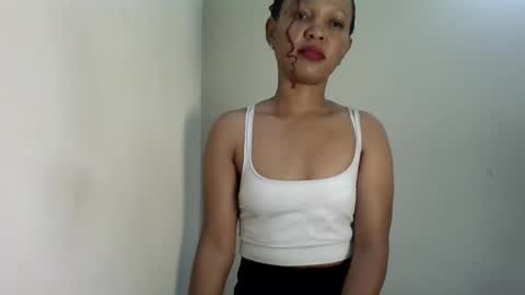 Snapshot of sweet_likey chatting on June 26, 7:02 am sweet likey online show from June 26, 7:02 am