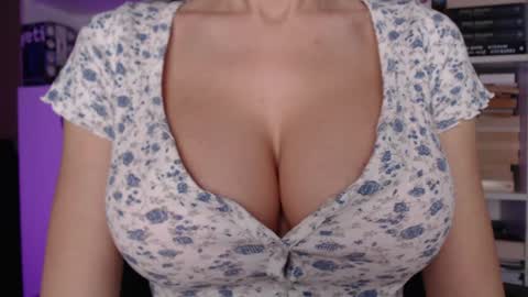 Snapshot of sweet_lil_thing chatting on March 4, 5:46 am Jen online show from March 4, 5:46 am