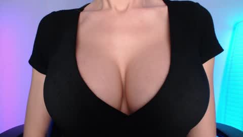 Snapshot of sweet_lil_thing chatting on April 1, 2:58 pm Jen online show from April 1, 2:58 pm