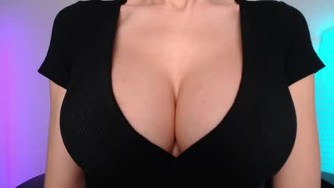 Snapshot of sweet_lil_thing chatting on April 13, 7:36 am Jen online show from April 13, 7:36 am