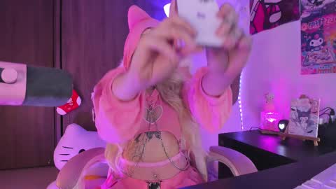 Snapshot of sweet_lilly_sweet chatting on February 23, 1:02 am sweet_lilly_sweet online show from February 23, 1:02 am