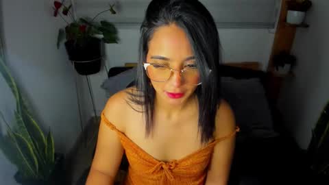 Snapshot of sweet_lina1 chatting on February 10, 1:10 am Lina online show from February 10, 1:10 am