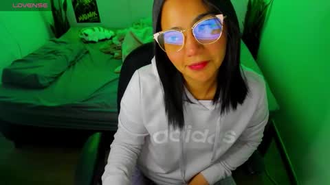 Snapshot of sweet_lina1 chatting on February 12, 1:44 am Lina online show from February 12, 1:44 am