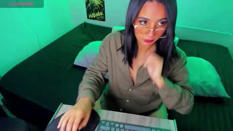 Snapshot of sweet_lina1 chatting on February 18, 12:28 am Lina online show from February 18, 12:28 am