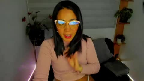 Snapshot of sweet_lina1 chatting on February 28, 3:29 am Lina online show from February 28, 3:29 am